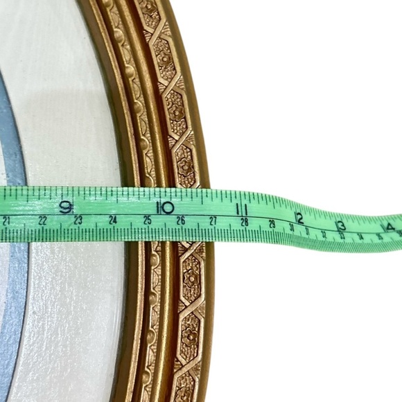 Vintage 1980’s oval Floral Illustration with Gold tone Frame - Picture 6 of 6